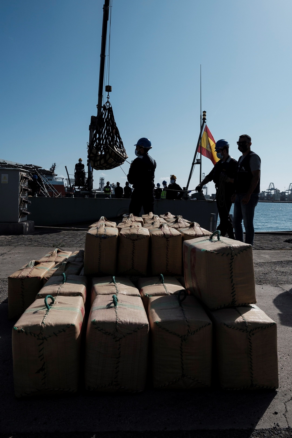 La mayor operación contra el tráfico de hachÁ­s por vÁ­a marÁ­tima permite incautar 35 toneladas de droga  / ÁNGEL MEDINA G.
