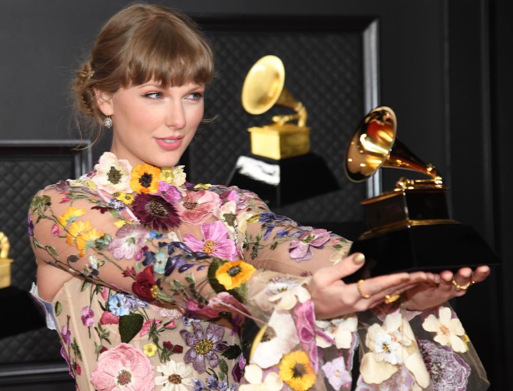 Los Grammy se rinden a Beyoncé y Taylor Swift