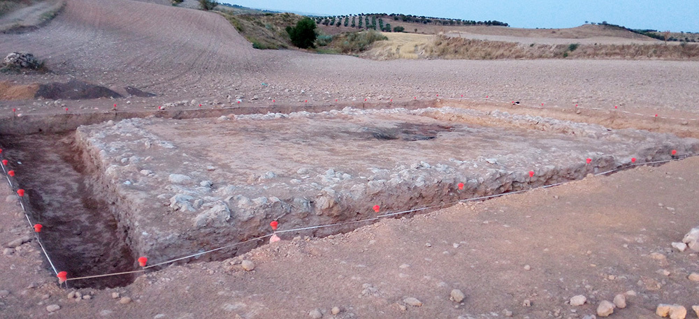 Vista general de la estructura del edificio funerario romano hallado en este importante yacimiento