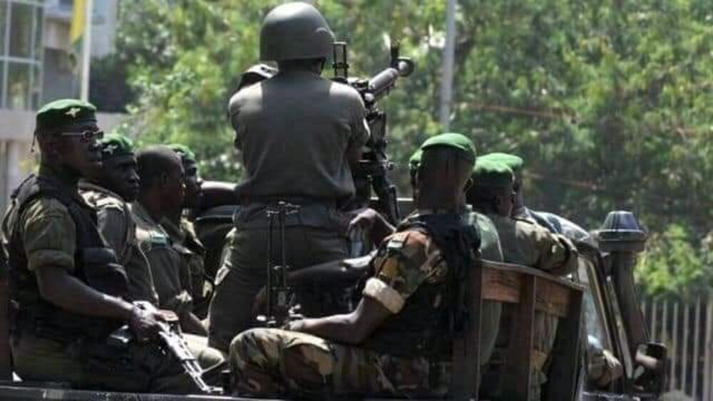 Militares golpistas detienen al presidente de Guinea