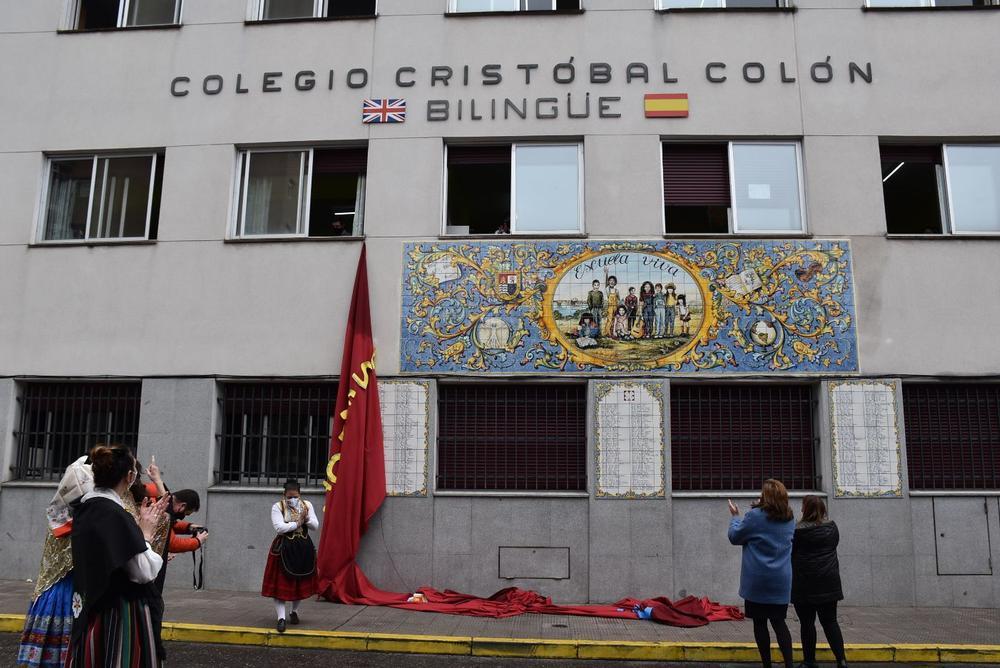 El Cristóbal Colón inaugura su mural de cerámica