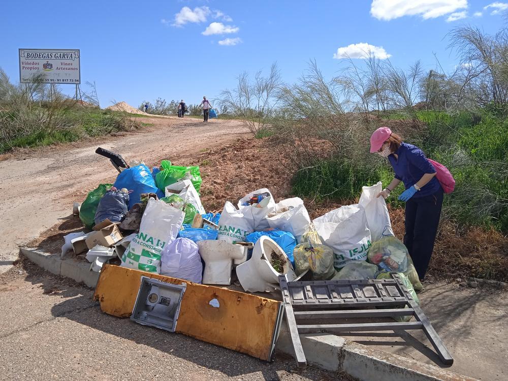 Vía Tarpeya se libra de media tonelada de basura 