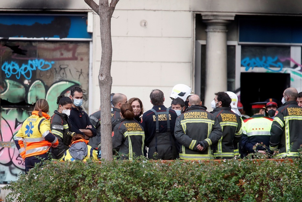 Cuatro muertos al incendiarse un local ocupado en Barcelona