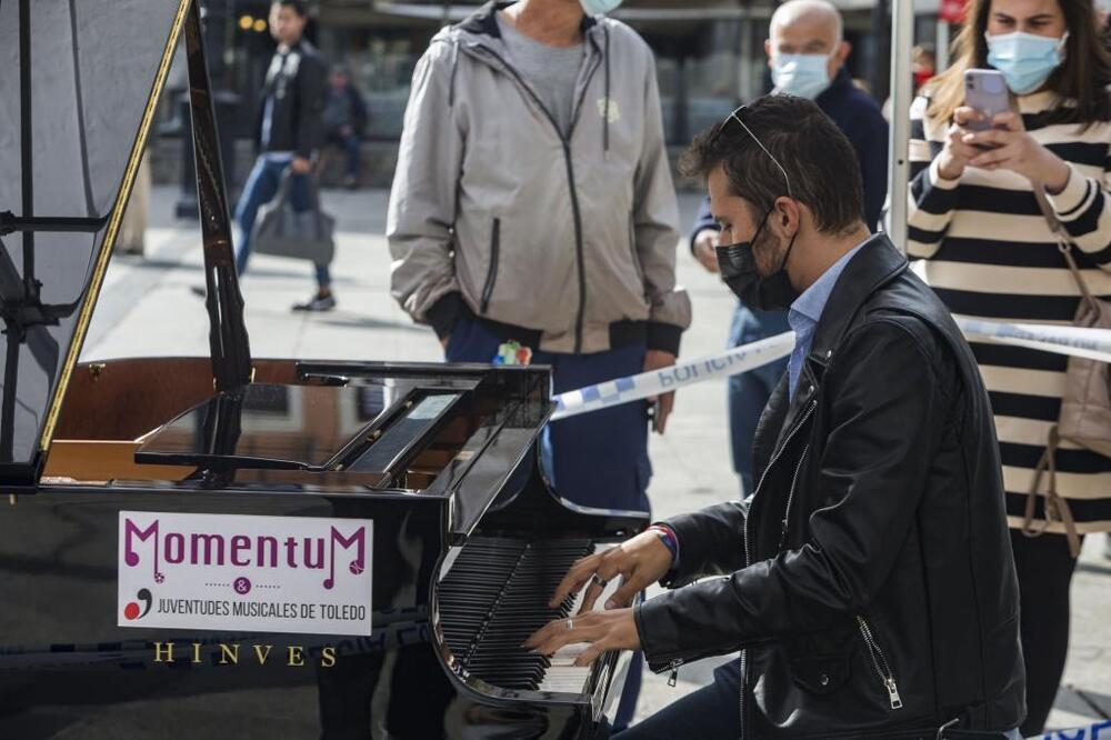 Niños y pianos protagonistas en las calles