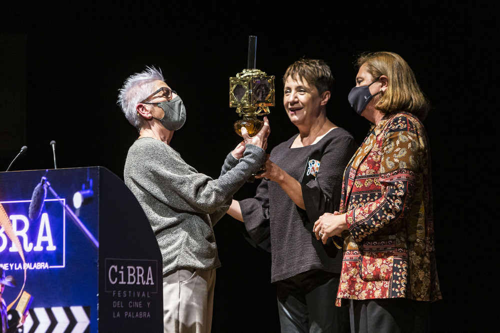 Maixabel Lasa recogió el premio 'Alice Guy'.