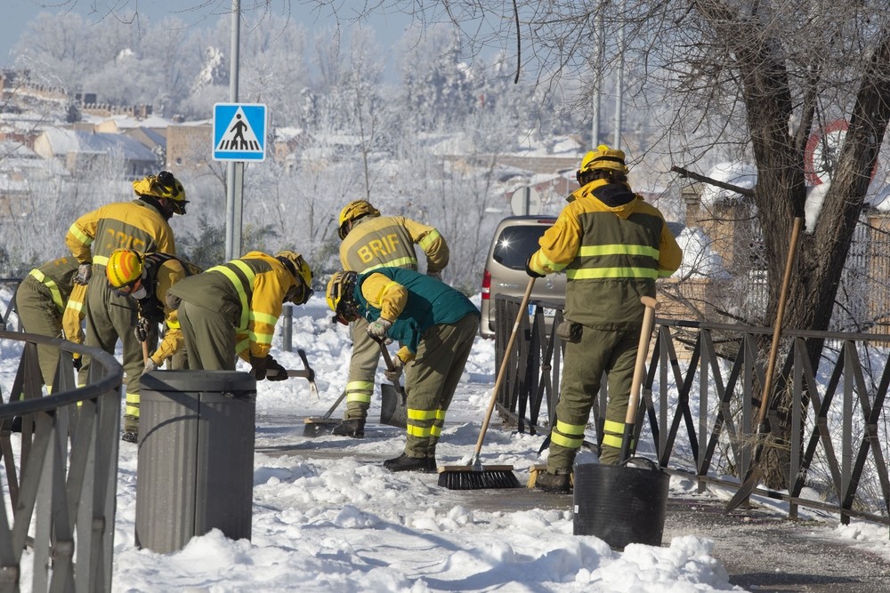 Bautismo de nieve para los bomberos forestales en Toledo