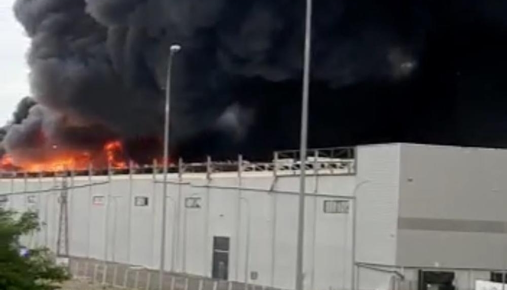 Pavoroso incendio de una nave en Seseña