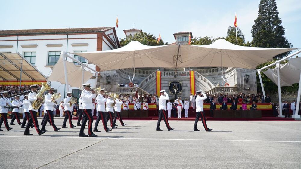 Felipe VI preside la entrega de Reales Despachos a los nuevos oficiales de la Armada   / GUSTAVO DE LA PAZ