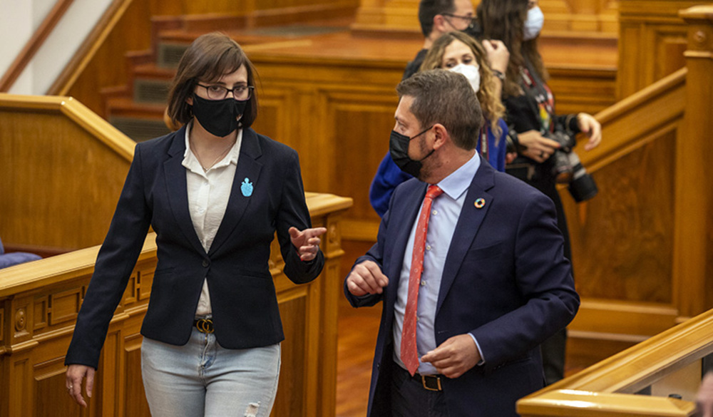 La diputada de Ciudadanos, Elena Jaime, con el socialista Pérez Torrecilla.