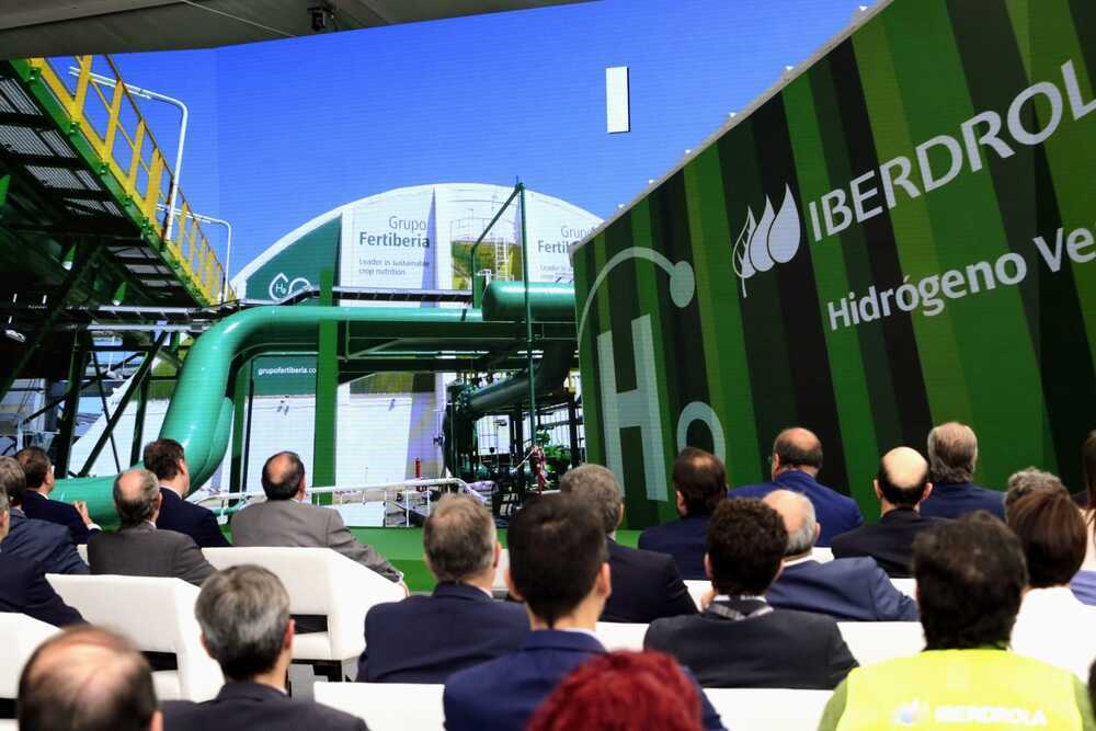 Felipe VI enciende la planta de hidrógeno verde de Puertollano