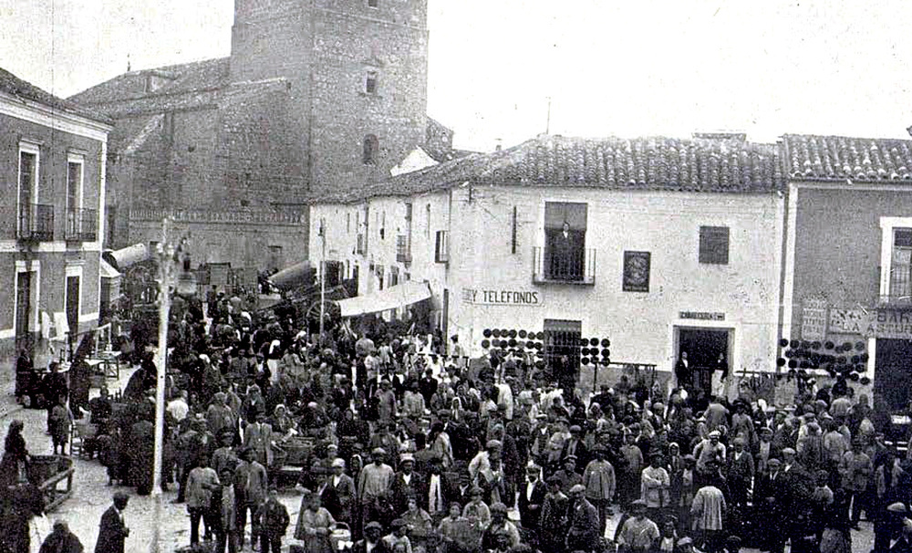 Mercado del sábado en Quintanar de la Orden en 1924.