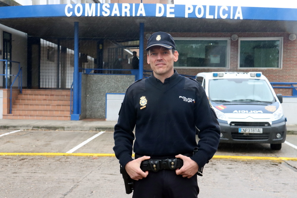 David Díaz, ayer ante la Comisaria de la Policía Nacional en Talavera.