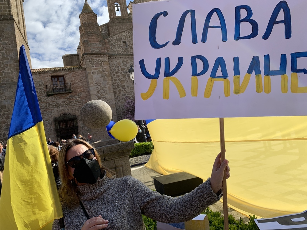 Centenares de talaveranos dicen no a la guerra en Ucrania