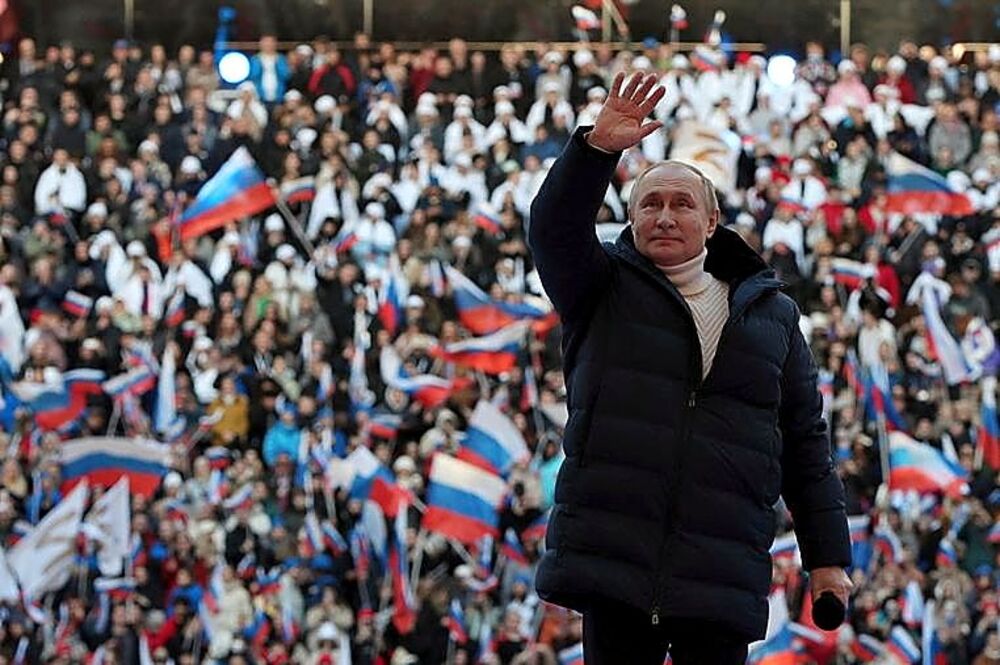 Putin se dio un baño de multitudes en Moscú tras la ocupación.   / SPUTNIK VÍA REUTERS