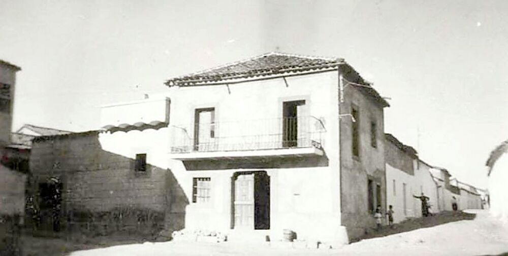 Foto de 1960 del Ayuntamiento de Nuño Gómez.