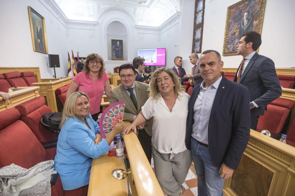 Ramón Lorente, concejal de Limpieza Viaria (i,), junto a otro compañeros del equipo de Gobierno.
