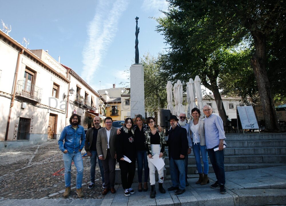 La alcaldesa de Toledo, Milagros Tolón y el concejal de Cultura, Teo García Pérez, asistieron al homenaje al 'olvidado'  Alberto Sánchez.