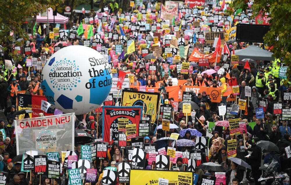 Miles de manifestantes piden en Londres elecciones anticipadas