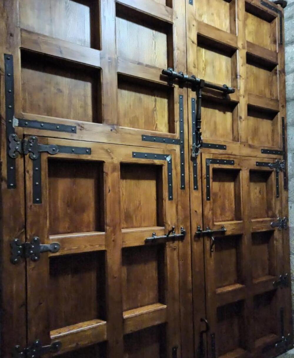 Restaurada la puerta principal de la Basílica del Prado