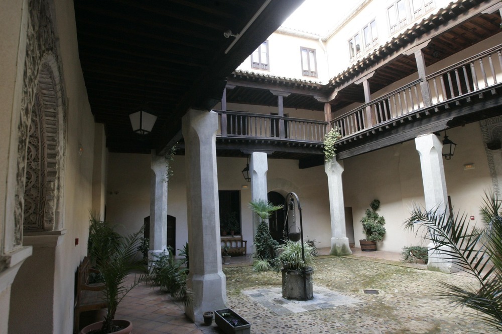 Patio del convento de Santa Isabel de los Reyes.