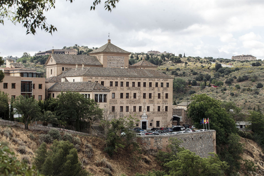La actual sede de las Cortes en el convento de San Gil.