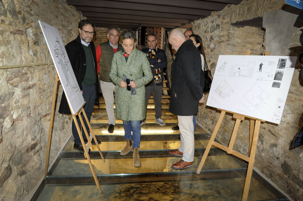 La alcaldesa visita el yacimiento arqueológico de las termas de Amador de los Ríos