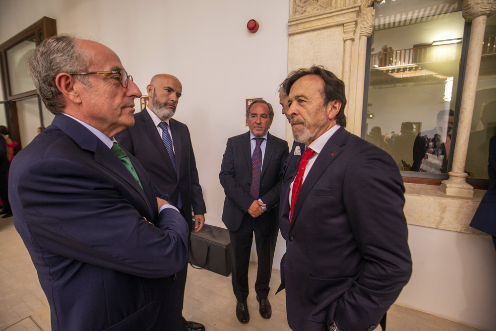 Mariano León, presidente de Globalcaja, con el presidente de Cecam, Ángel Nicolás, y de FEDA, Artemio Pérez