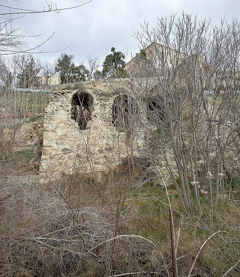 Los baños de Tenerías son«un conjunto de restos del siglo XI».
