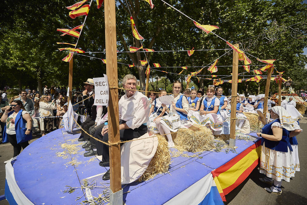 La gran participación marca el desfile de San Isidro