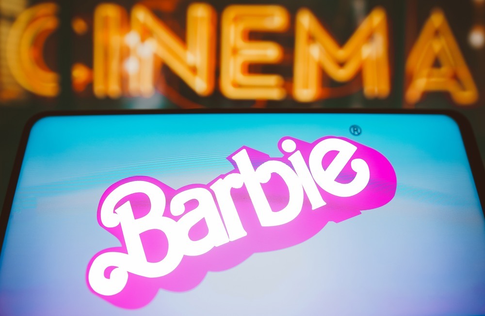 Barbie supera los 1.000 millones de dólares y ya es la película dirigida por una mujer en solitario más taquillera de la historia.
