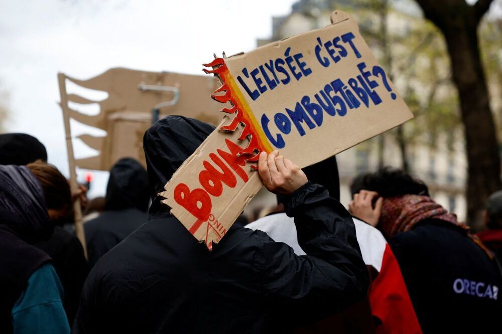 Miles de personas toman por undécimo día las calles de Francia