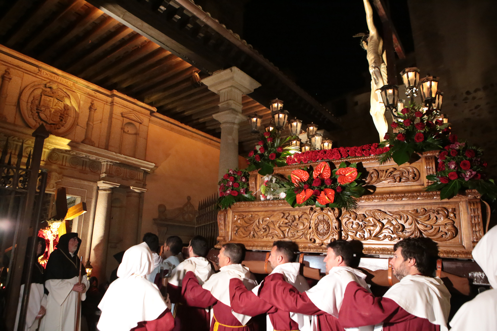 Encuentro del Cristo de la Vega con el Redentor en Santo Domingo el Real.