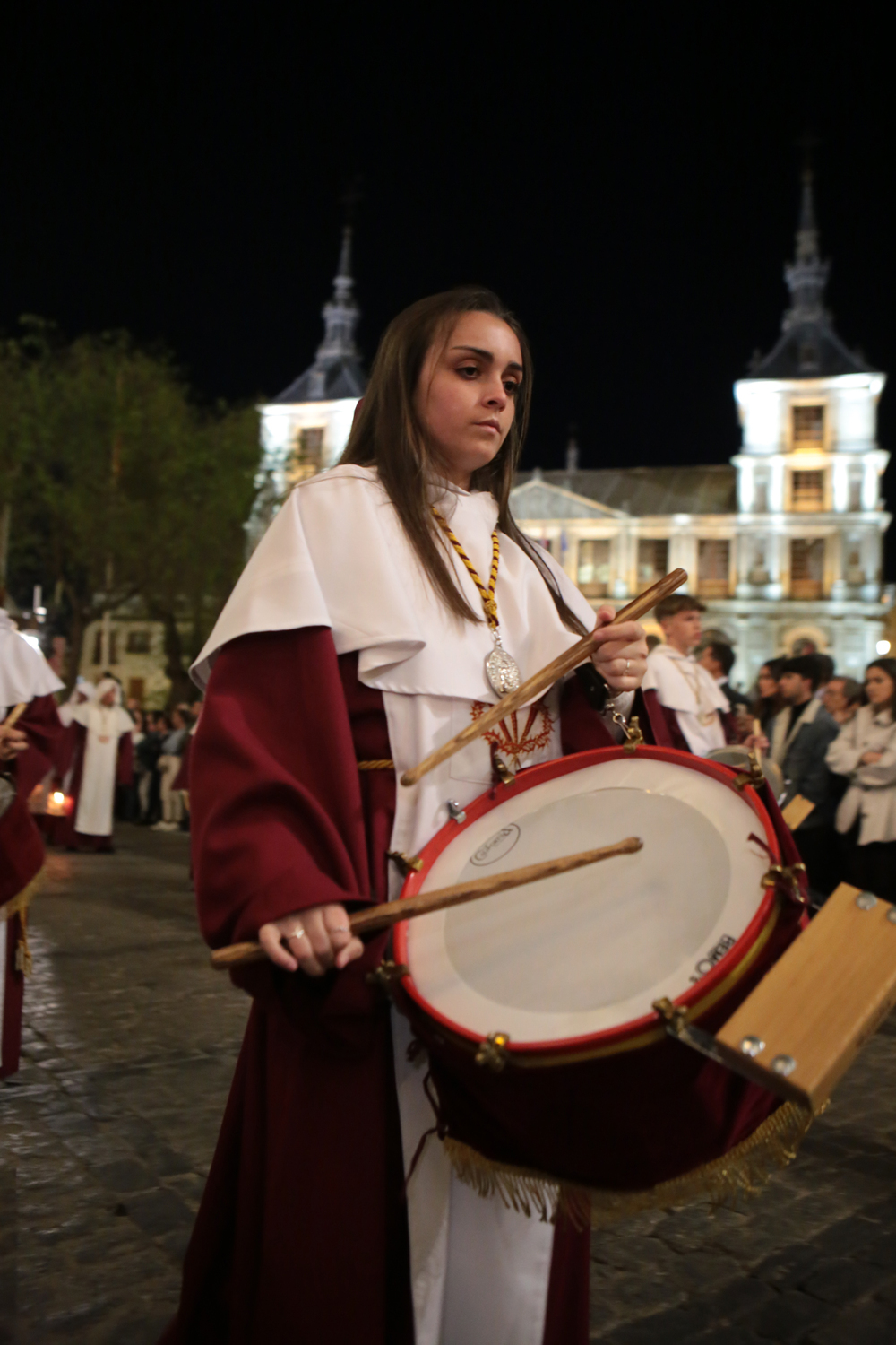 La banda de tambores y cornetas del Cristo de la Vega confiere dramatismo a la procesión.