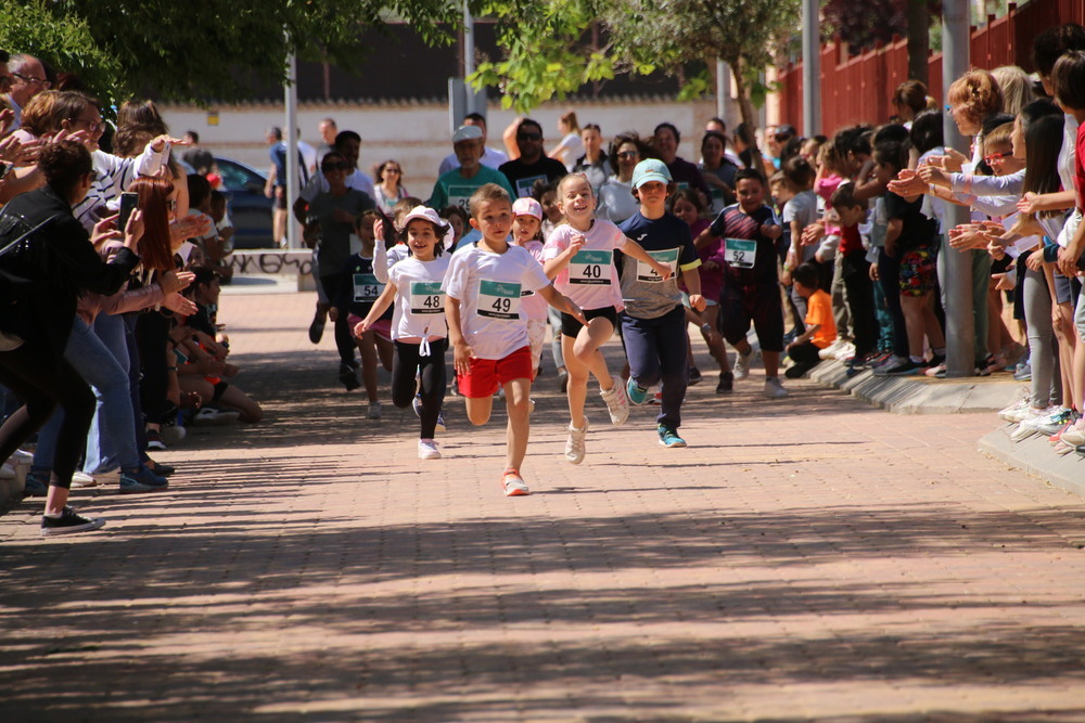 Atletismo y solidaridad se unen en el colegio Tavera de Cobisa