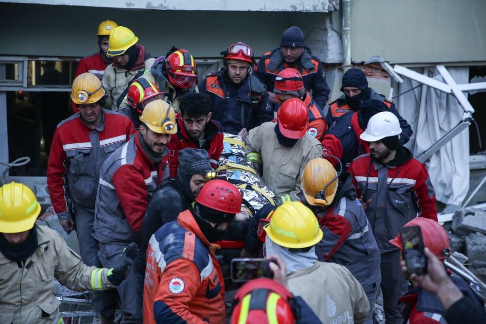 Rescue operation after more than 100 hours under the rubble in Hatay  / STR
