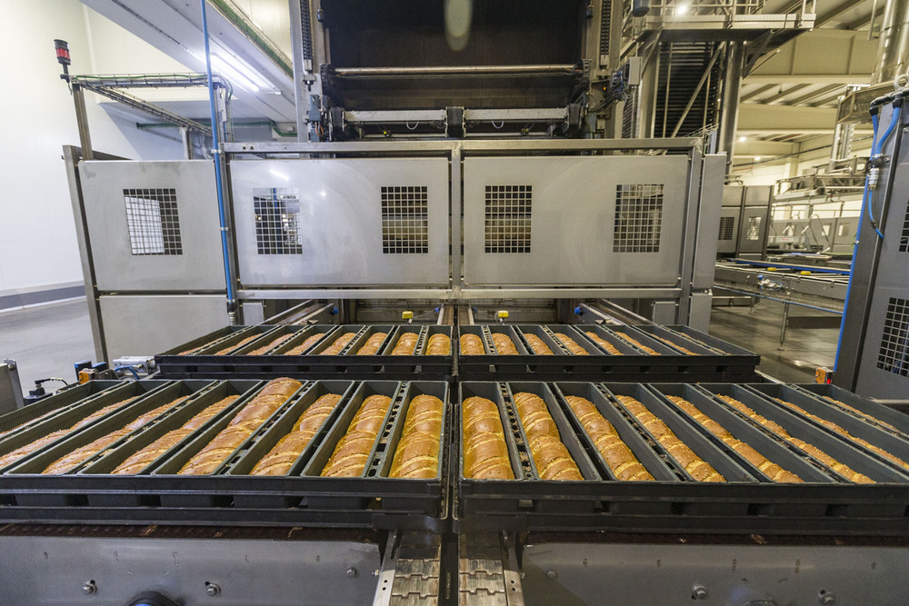 El horno puede producir hasta 14.000 piezas de pan por hora. 