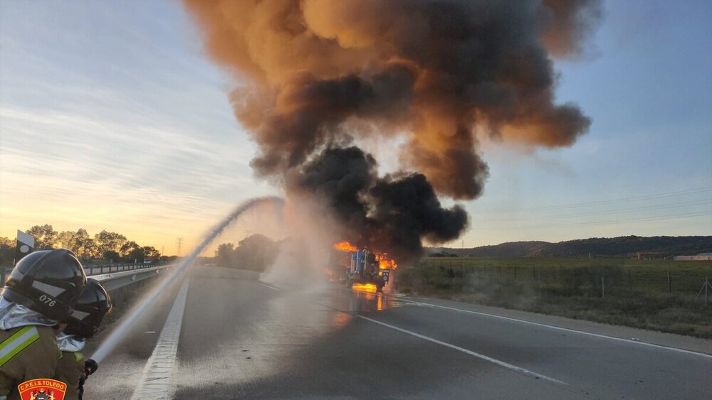 Reabre la A-5 en sentido Madrid tras el incendio del camión