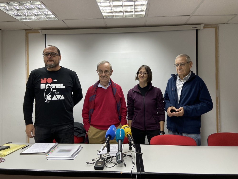 Carlos Gutiérrez, Antonio Zárate, Sira Díaz y Alejandro Cano, de la Plataforma ‘No al hotel de La Cava’.