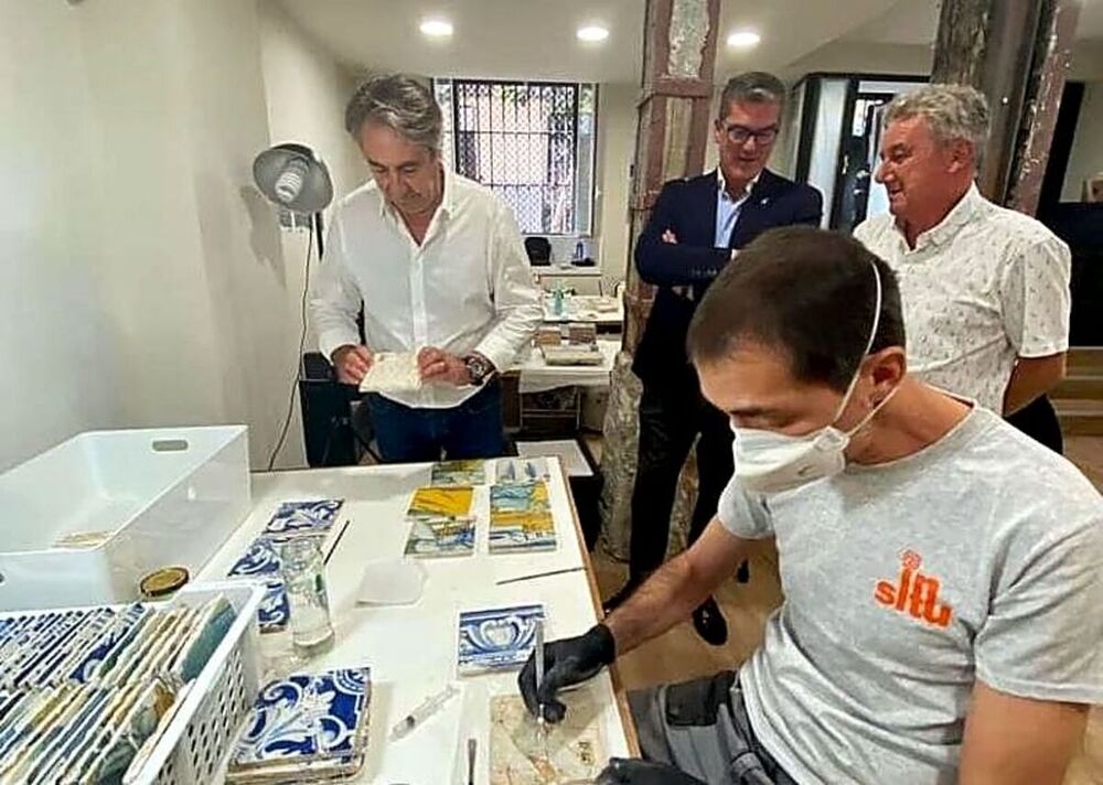 El restaurador de los azulejos del Prado aconseja poner rejas