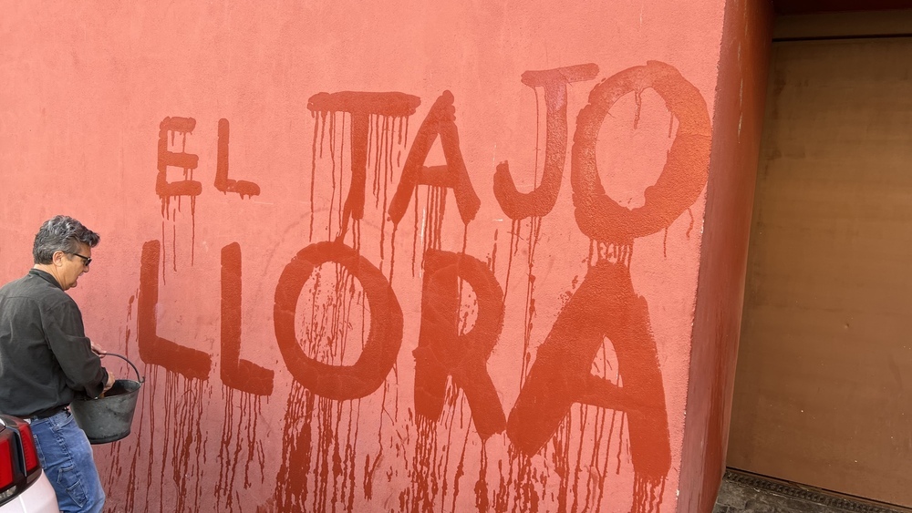 Pintadas de agua para reivindicar el estado del Tajo.