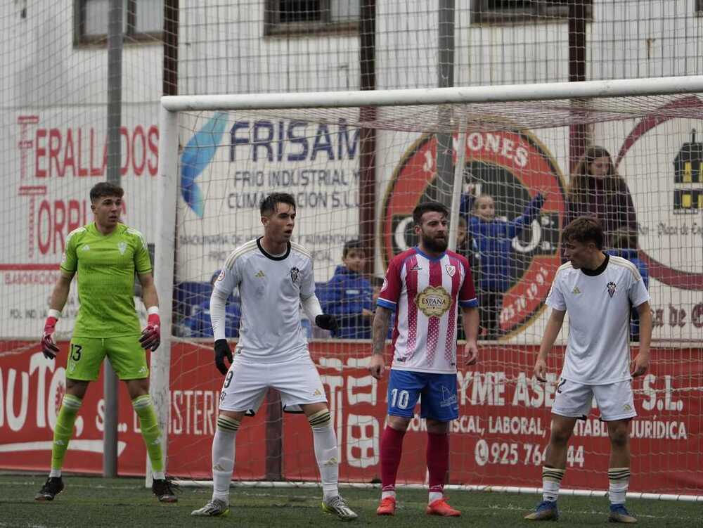 El Torrijos no puede con el Atlético Albacete (0-2)