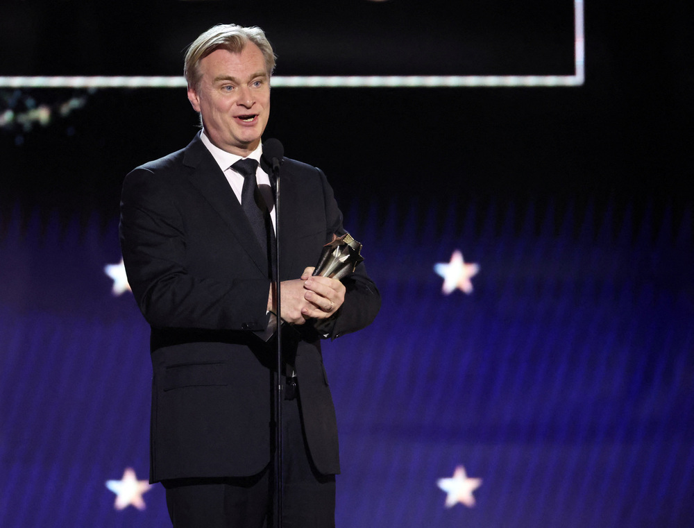 Christopher Nolan recibe el premio al mejor director por 