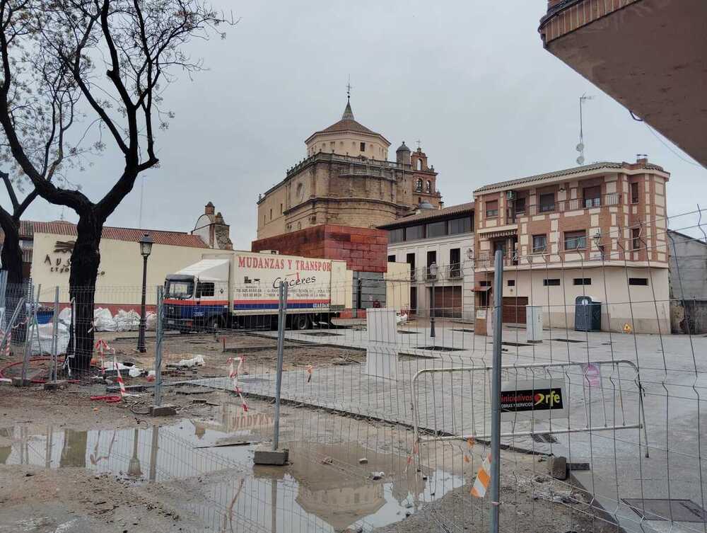 La calle Palenque reabrirá este mes al tráfico tras la renovac