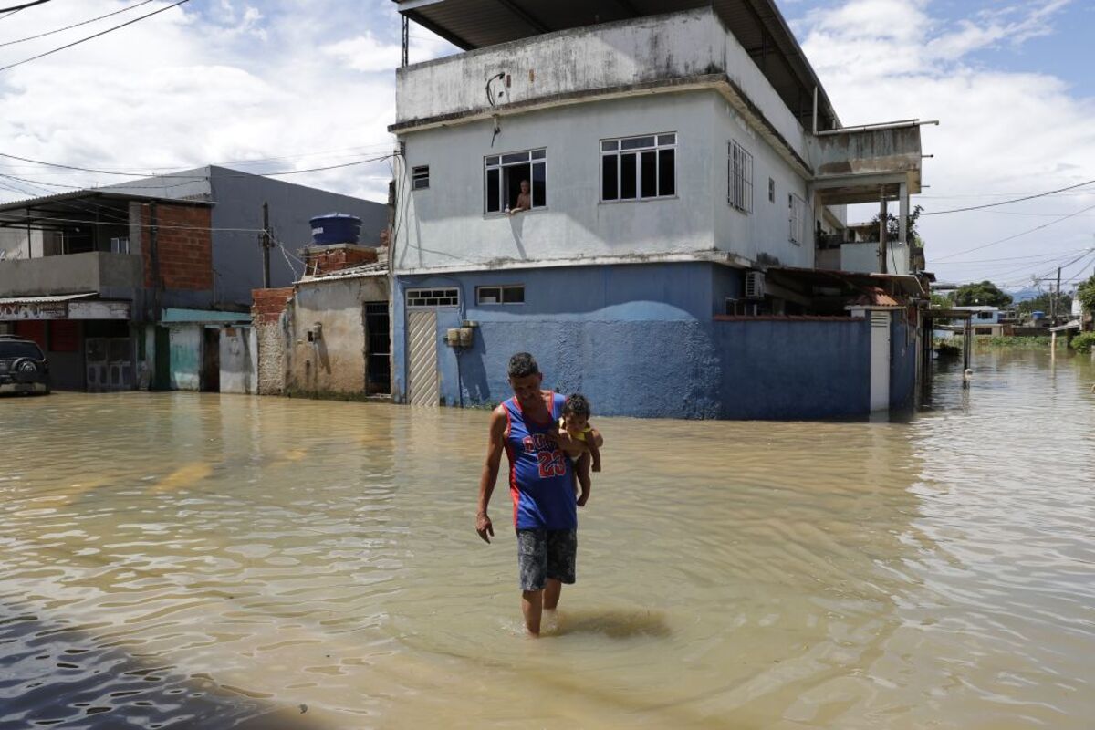 Al menos 11 fallecidos en Río de Janeiro por las lluvias torrenciales  / ANDRÉ COELHO