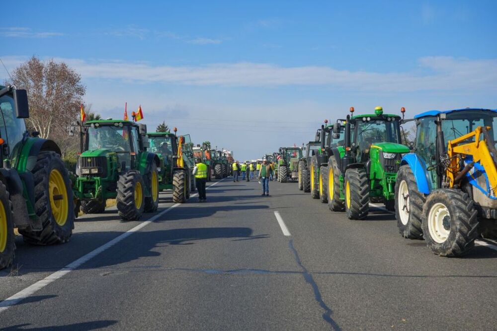 Los tractores colapsan las principales carreteras de España