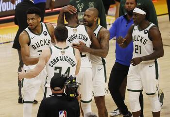 Milwaukee Bucks se queda a un triunfo del título de la NBA