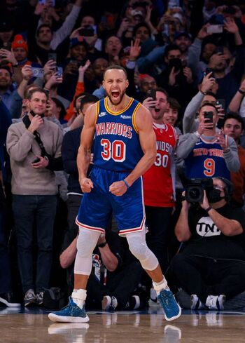 El extraterrestre Curry rompe el récord de triples de la NBA