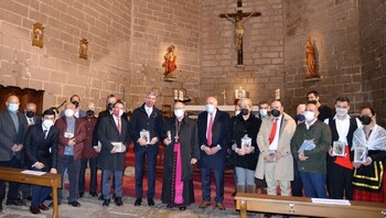 Navamorcuende celebra el aniversario del BIC de su iglesia