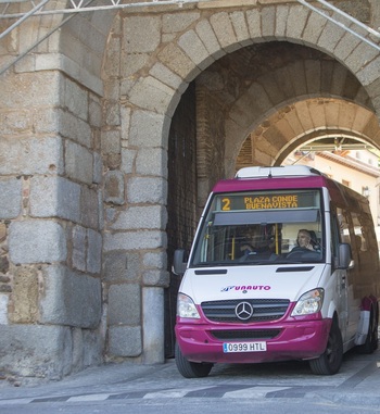 El autobus vuelve a la plaza del Conde con mayor frecuencia