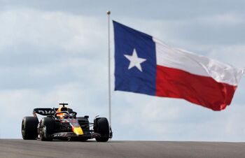 Verstappen gana en Austin y Alonso obra un milagro